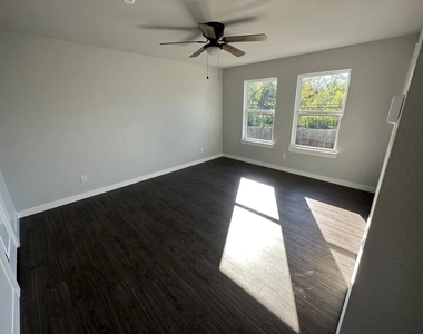 1702 E Powell Avenue - Photo Thumbnail 13