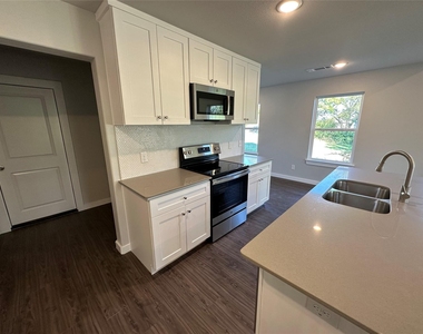 1702 E Powell Avenue - Photo Thumbnail 4