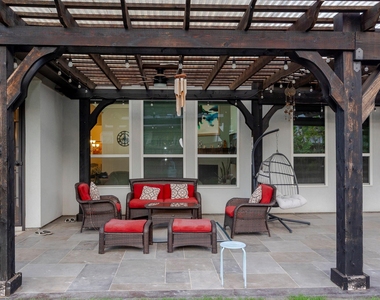 10081 Oxbow Avenue - Photo Thumbnail 8