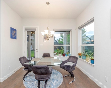 10081 Oxbow Avenue - Photo Thumbnail 12