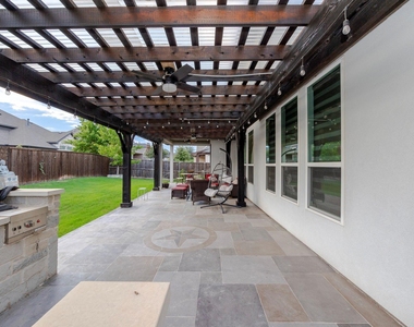 10081 Oxbow Avenue - Photo Thumbnail 9