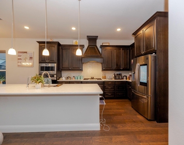 10081 Oxbow Avenue - Photo Thumbnail 17