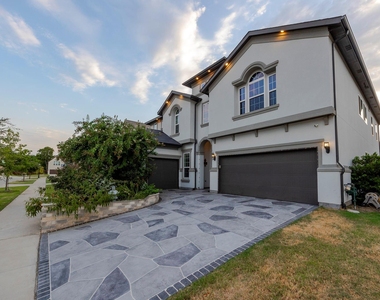 10081 Oxbow Avenue - Photo Thumbnail 2