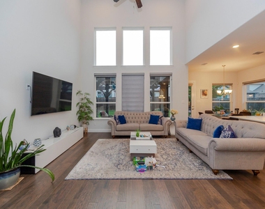 10081 Oxbow Avenue - Photo Thumbnail 13