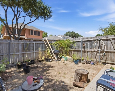 923 Newport Drive - Photo Thumbnail 16