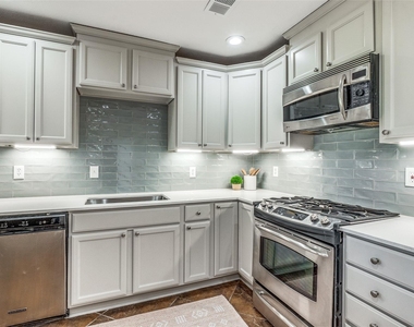 4017 Beechwood Lane - Photo Thumbnail 4