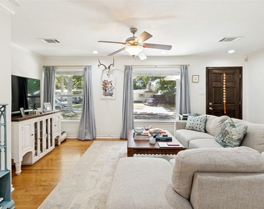 4017 Beechwood Lane - Photo Thumbnail 2