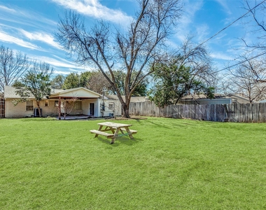 4017 Beechwood Lane - Photo Thumbnail 15