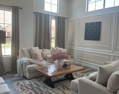 2621 Chablis Drive - Photo Thumbnail 2