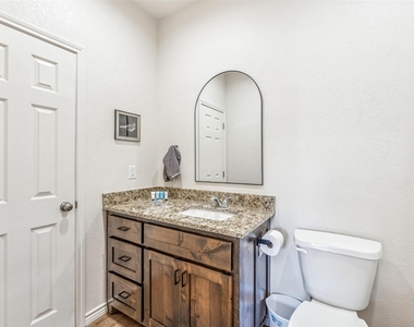 1111 W Vanderbilt - Photo Thumbnail 16
