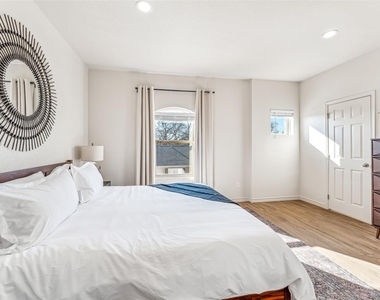 1111 W Vanderbilt - Photo Thumbnail 12