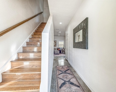 1111 W Vanderbilt - Photo Thumbnail 10