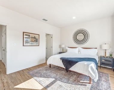 1111 W Vanderbilt - Photo Thumbnail 19