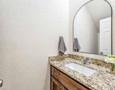 1111 W Vanderbilt - Photo Thumbnail 21