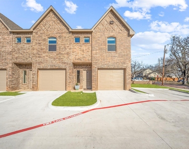 1111 W Vanderbilt - Photo Thumbnail 1