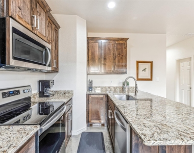 1111 W Vanderbilt - Photo Thumbnail 6