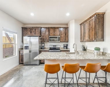 1111 W Vanderbilt - Photo Thumbnail 9