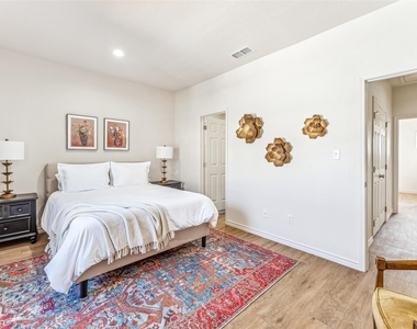 1111 W Vanderbilt - Photo Thumbnail 15