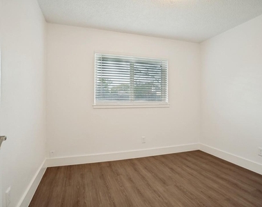 1412 E Park Boulevard - Photo Thumbnail 7