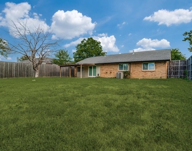 1412 E Park Boulevard - Photo Thumbnail 11