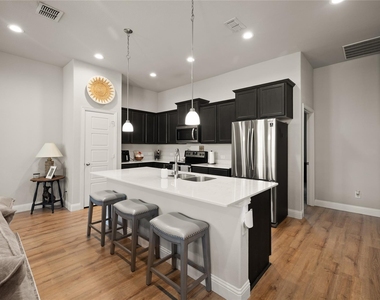 1920 Bel Air Drive - Photo Thumbnail 9