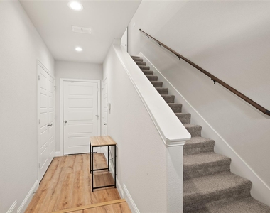 1920 Bel Air Drive - Photo Thumbnail 14