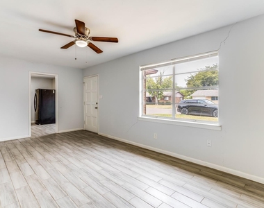 5728 Emerson Drive - Photo Thumbnail 6