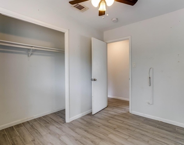 5728 Emerson Drive - Photo Thumbnail 19