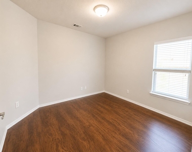 4024 Claymore Lane - Photo Thumbnail 12