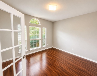 4024 Claymore Lane - Photo Thumbnail 2