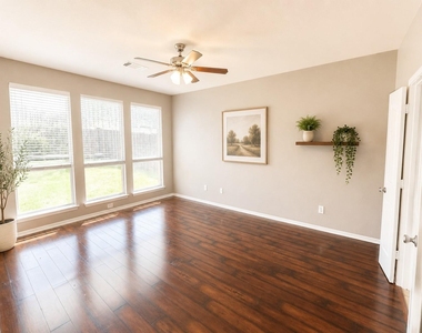 4024 Claymore Lane - Photo Thumbnail 7