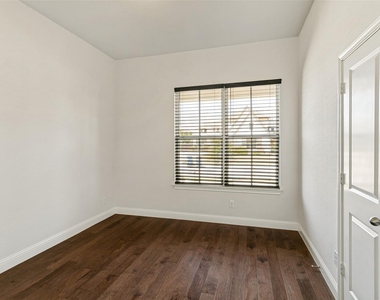 817 Highlands Avenue - Photo Thumbnail 17