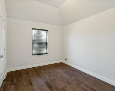 817 Highlands Avenue - Photo Thumbnail 18