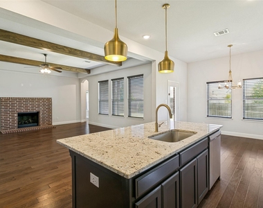 817 Highlands Avenue - Photo Thumbnail 7