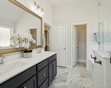 817 Highlands Avenue - Photo Thumbnail 12