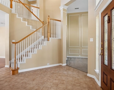 528 Blackfield Drive - Photo Thumbnail 3
