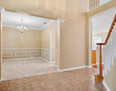 528 Blackfield Drive - Photo Thumbnail 5