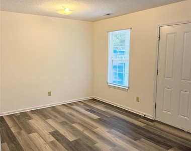 1208 W Walnut Avenue - Photo Thumbnail 3