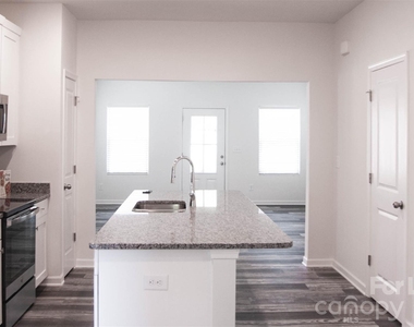 19507 Meridian Street - Photo Thumbnail 1