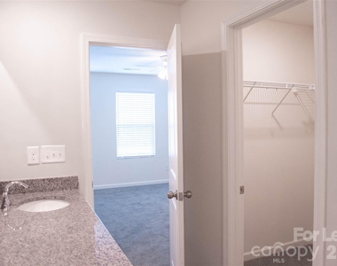 19507 Meridian Street - Photo Thumbnail 7