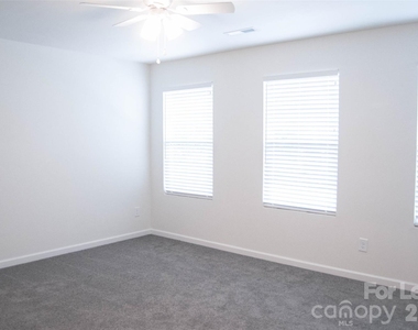 19507 Meridian Street - Photo Thumbnail 6