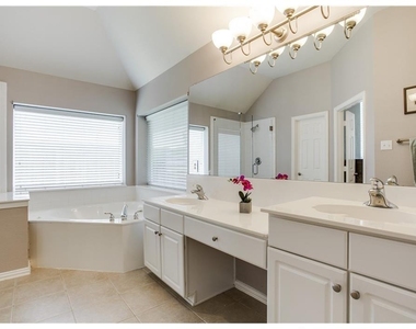 8447 Firewheel Lane - Photo Thumbnail 17
