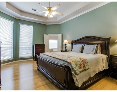 8447 Firewheel Lane - Photo Thumbnail 16