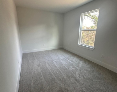 1226 4th Street Lane Ne - Photo Thumbnail 12