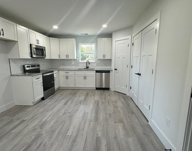 1226 4th Street Lane Ne - Photo Thumbnail 9