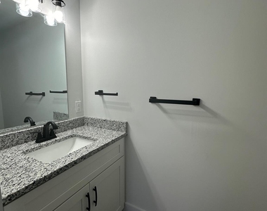 1226 4th Street Lane Ne - Photo Thumbnail 6