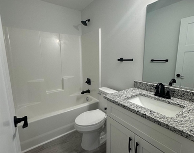 1226 4th Street Lane Ne - Photo Thumbnail 11