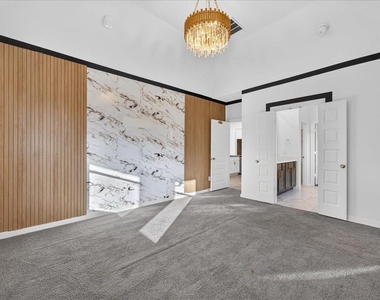 3915 Spencer Lane - Photo Thumbnail 16