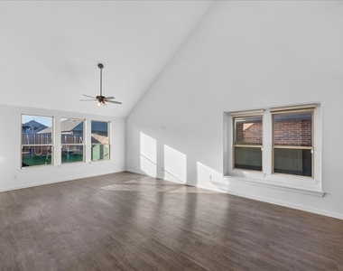 3915 Spencer Lane - Photo Thumbnail 14