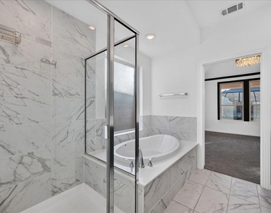 3915 Spencer Lane - Photo Thumbnail 18